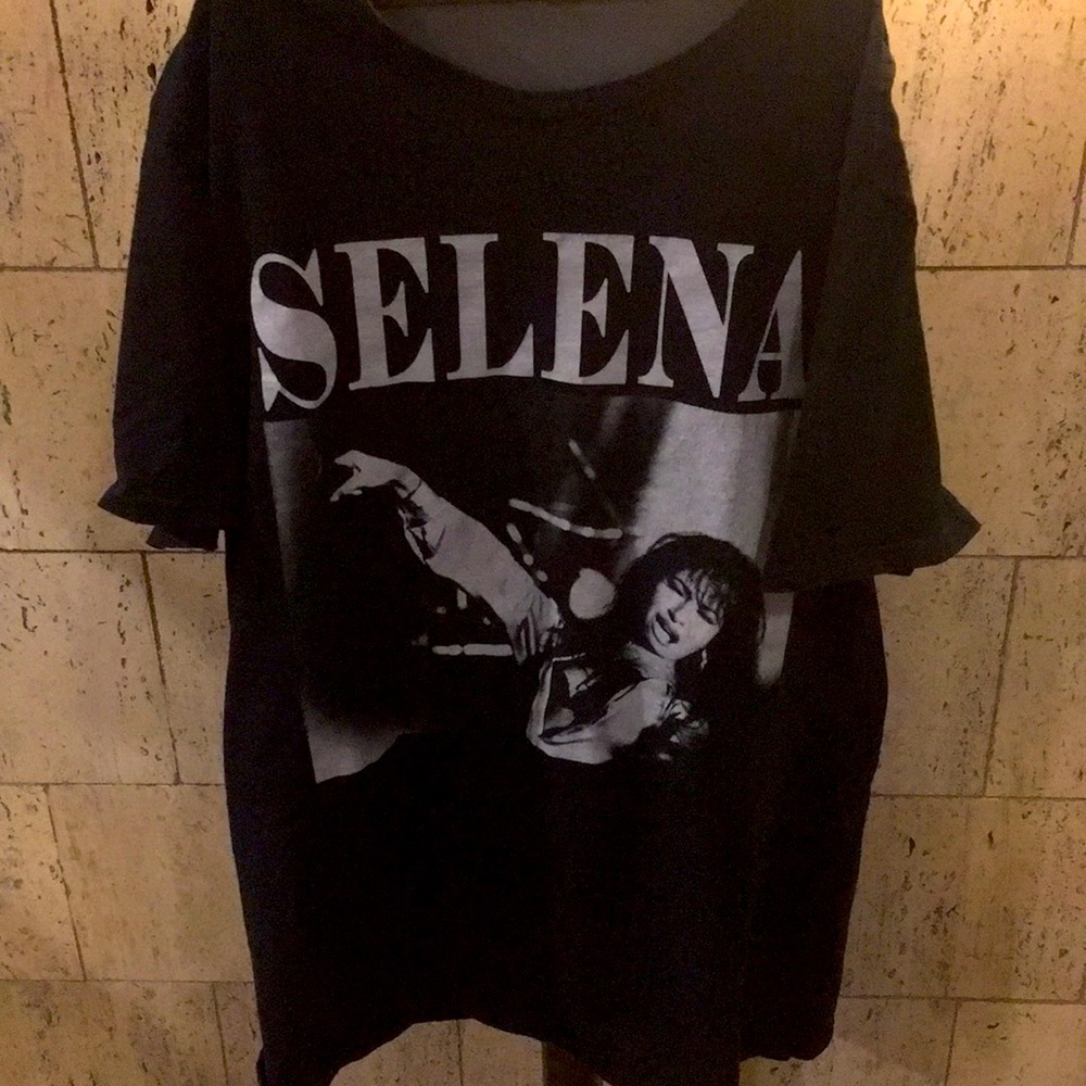 SELENA Black Tee sz Large